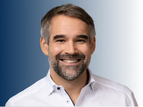 D Lemos journaliste RTS intervenant conférence AED Beaulieu Lausanne